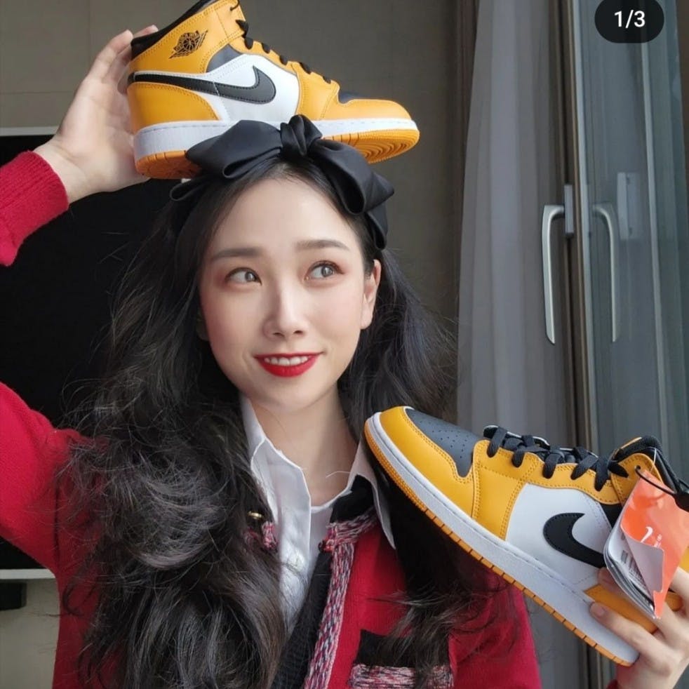 (Grade School) Air Jordan 1 Mid 'Yellow Toe' 554725-701 (Grade School) Air Jordan 1 Mid 'Yellow Toe' 554725-701